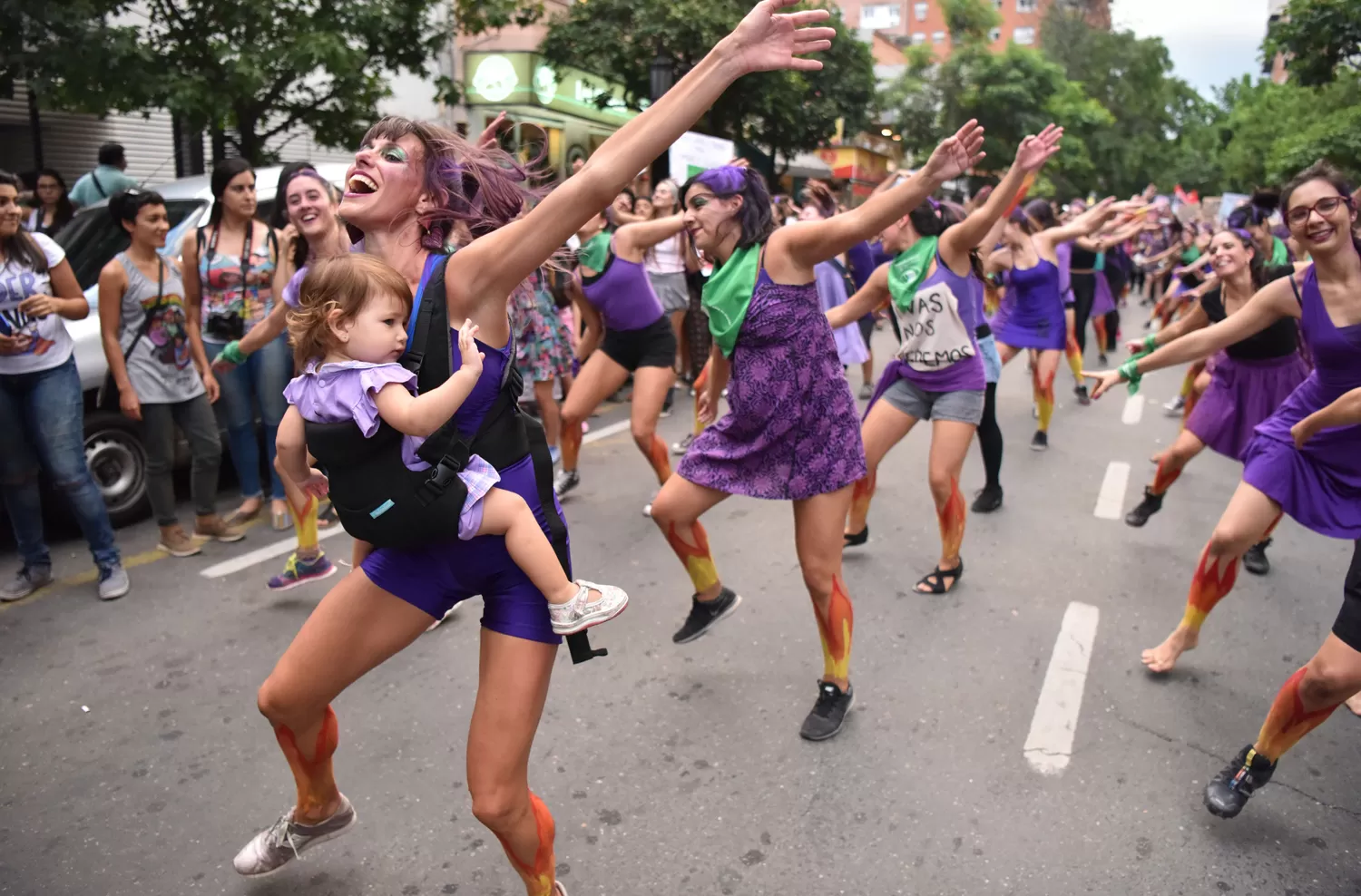 MARCHA #8M 2018. El grupo de danzas africanas Bembé Guíne participó de la marcha en Tucumán. LA GACETA/ INÉS QUINTEROS ORIO