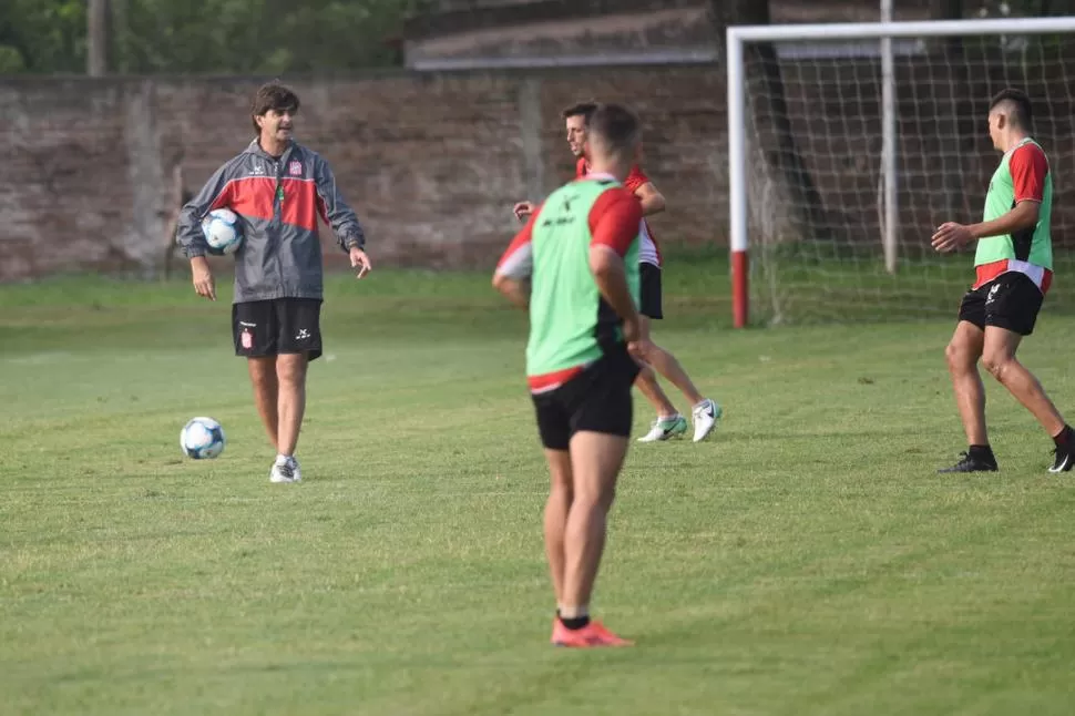 EL LABORATORIO. Forestello busca a los mejores reemplazantes para Acevedo, Busse y García. Contra Almagro, el DT “santo” no podrá contar con tres piezas clave. la gaceta / foto de Juan Pablo Sánchez Noli (archivo)