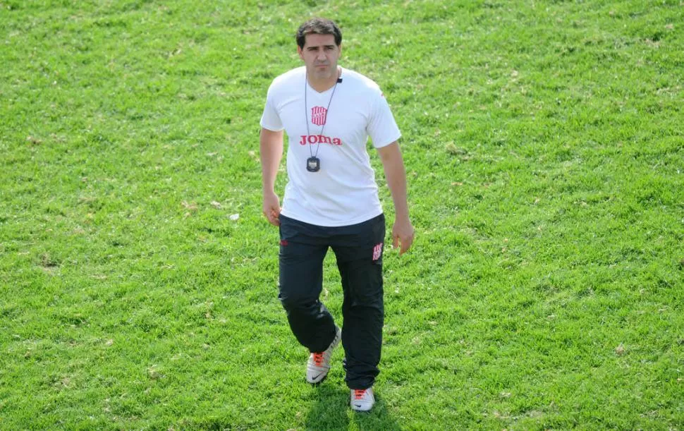 DE PRIMERA. Martos elogió la calidad del futbolista tucumano de las inferiores. LA GACETA / FOTO DE franco vera (ARCHIVO)