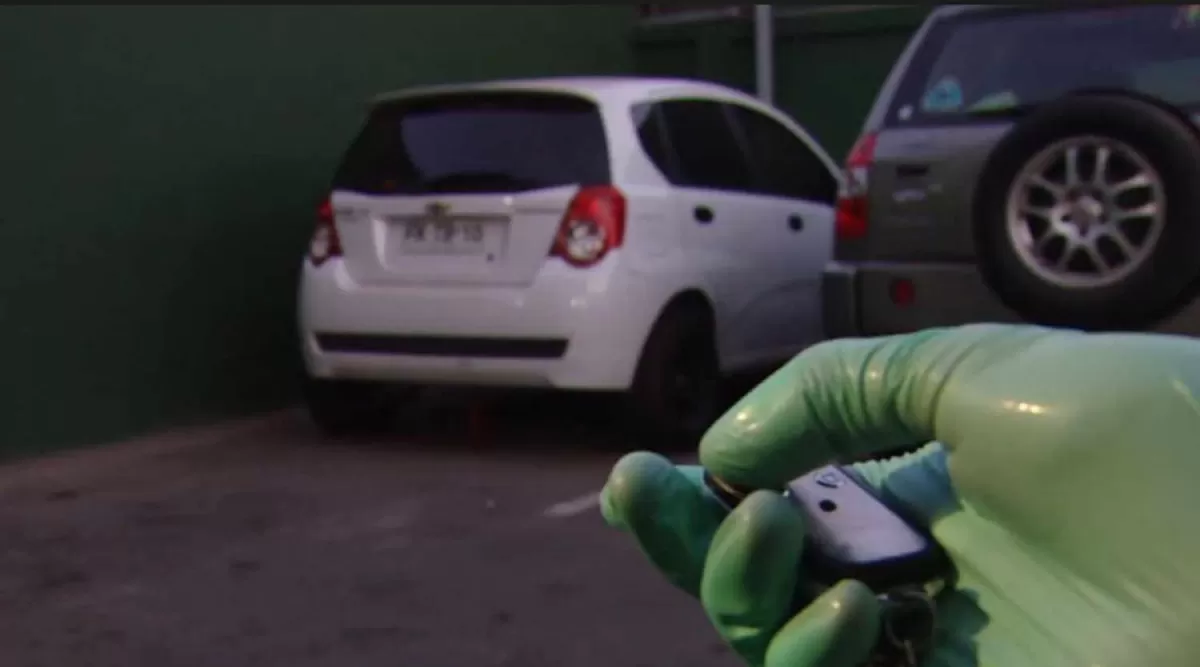 ATAQUE. Los detenidos usaban una radio que habrían usado para inhibir alarmas. FOTO TOMADA DE T13.CL