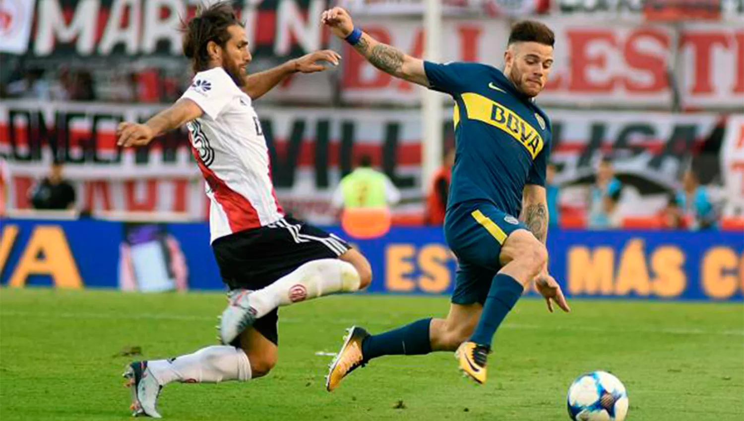 SUPERCLÁSICO HISTÓRICO. Boca y River se enfrentarán por la Supercopa Argentina, en Mendoza. (ARCHIVO)