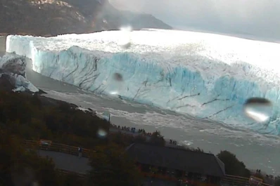 Se derrumbó el puente del Glaciar Perito Moreno