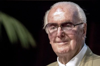 La moda está de luto: a los 91 años, murió el diseñador de Givenchy