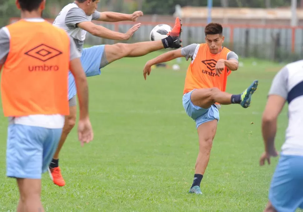 EL DILEMA. Álvarez es la manija de un Atlético que no ha sabido encontrar una solución potable cuando el rival anula a sus principales figuras. Esa es una cuenta pendiente que puede llegar a saldar mañana, cuando debute en la Copa ante Libertad. la gaceta / foto de hector peralta