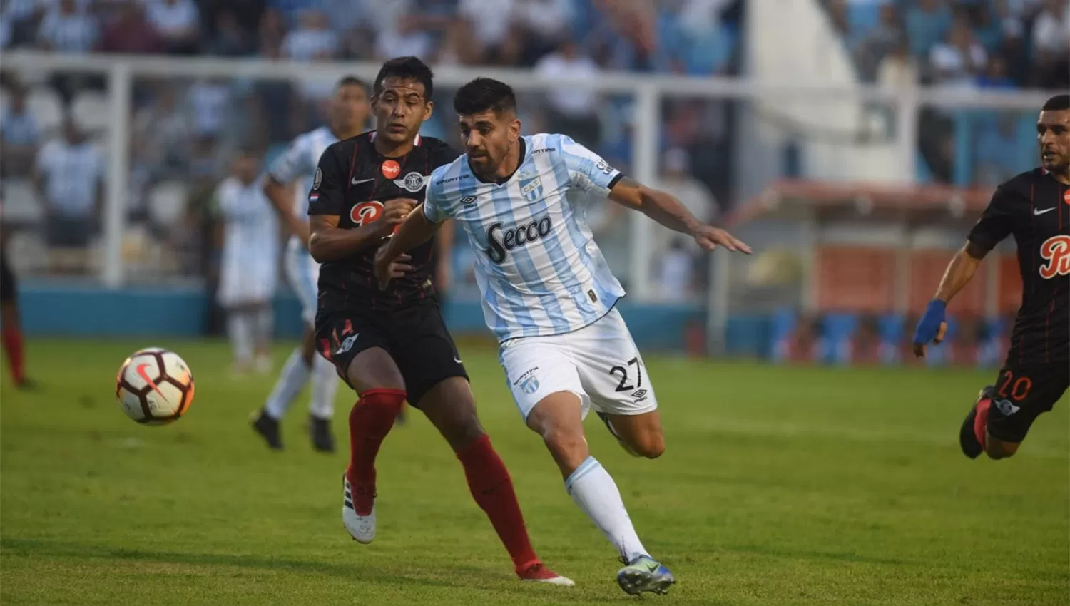 HISTÓRICO. Atlético recibe a Libertad de Paraguay en el Monumental. (LA GACETA / DIEGO ARÁOZ)