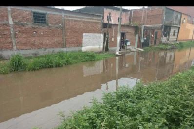 Inundados en el pasaje Río Salí