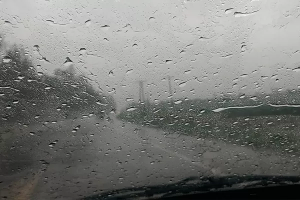 No te olvides el paraguas, porque es posible que llueva esta tarde