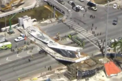 Se derrumbó un puente en Miami y las autoridades confirmaron que hay varios muertos