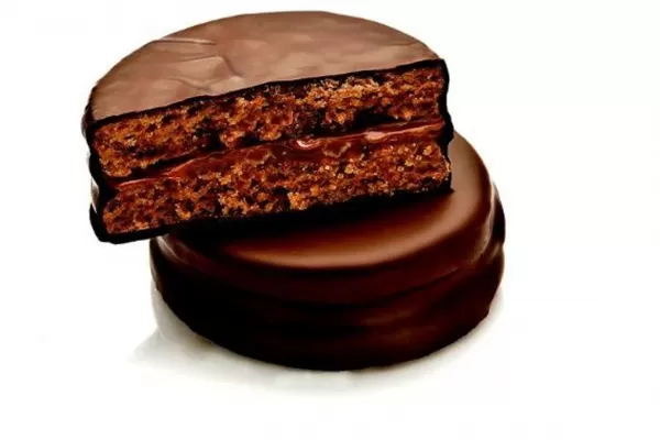 Crearon el primer alfajor con gusto a Fernet, ¿lo probarías?