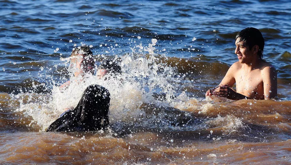 JORNADA CALENTITA. Se espera que la temperatura roce los 35° durante la tarde de hoy. ARCHIVO LA GACETA