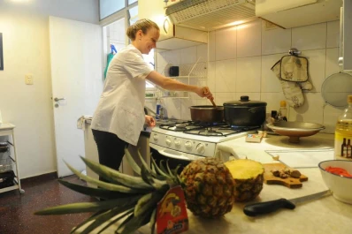 Premisa para “comer en filipino”: todo se corta en trocitos del tamaño de un bocado