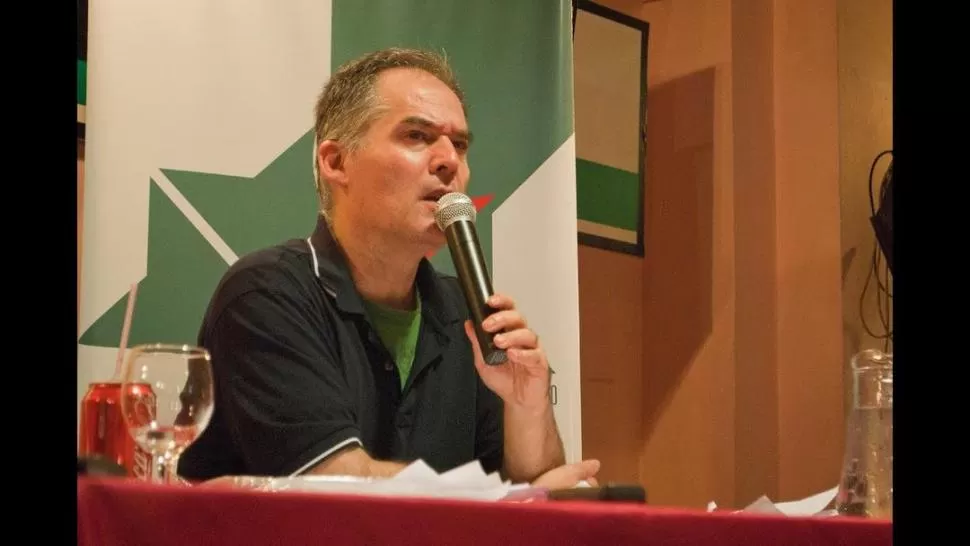 FICCIÓN Y PENSAMIENTO. Esteban Ierardo intenta acercarse a un mundo en el que la privacidad es vulnerada por tecnologías cada vez más invasivas, que transforman al individuo. 