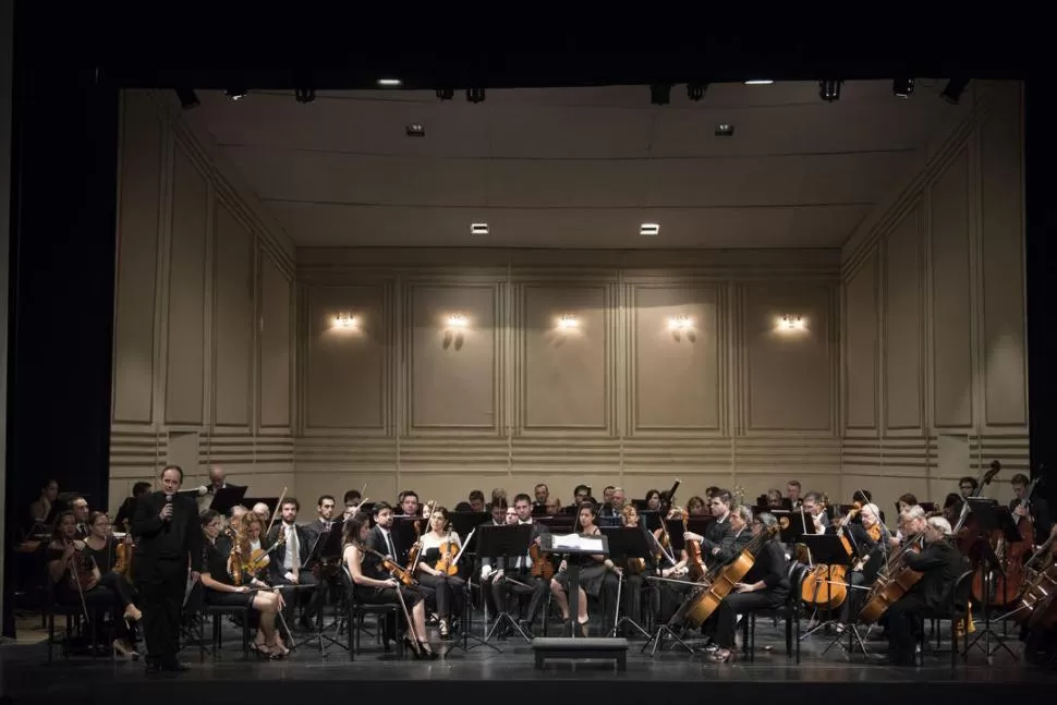 QUÉ SE ESCUCHA. Alejandro Jassán implementa la didáctica de presentar brevemente cada obra.  LA GACETA / FOTO DE DIEGO ARÁOZ