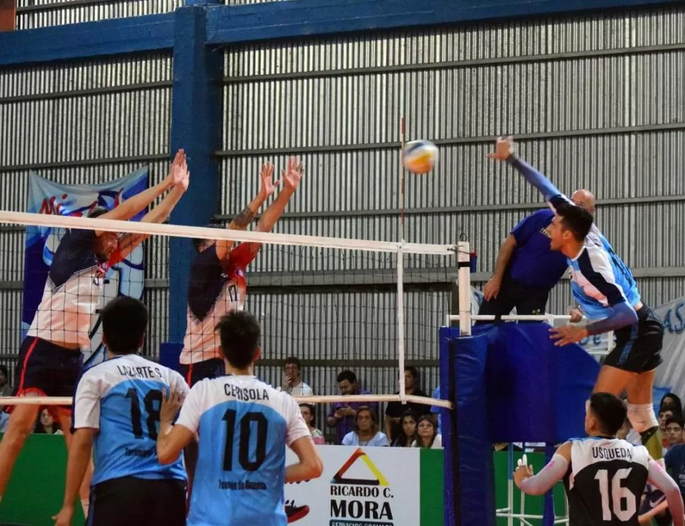 ATAQUE. Manuel Terán Ulloa, con 20 puntos, fue el goleador de “El Lobo” prensa tucumán de gimnasia