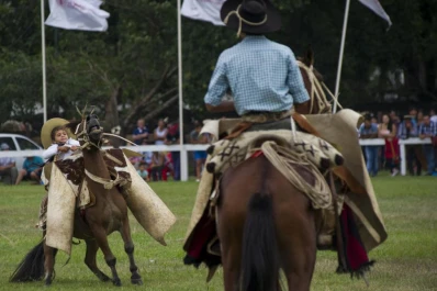 La magia de la doma para un domingo en familia