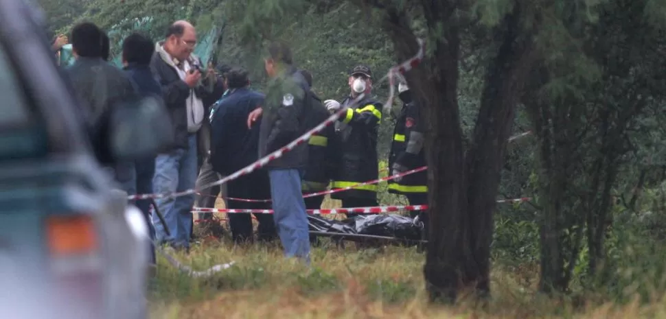 ESCENA DEL CRIMEN. El cuerpo de Paulina Lebbos fue hallado a la vera de la ruta 341, en la localidad de Tapia, el 11 de marzo de 2006 por dos hermanos cuidadores de caballos de polo.   la gaceta / foto de juan pablo sanchez noli