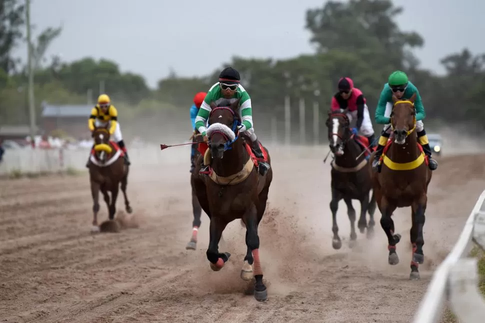 IMPARABLE. El Vodevil contó con la buena conducción de Cristian Caram para relegar al favorito Seriote Man en la central. la gaceta / foto de Analía Jaramillo