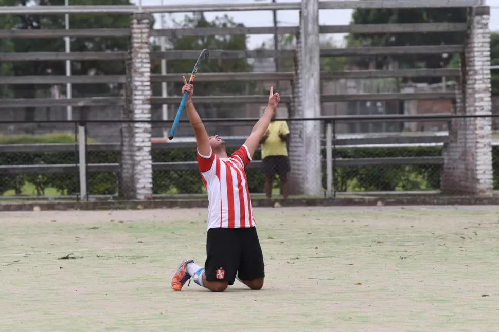 LA FIGURA. Leandro Micieli festeja uno de sus goles ante los “purpurados”. la gaceta / foto de Analía Jaramillo