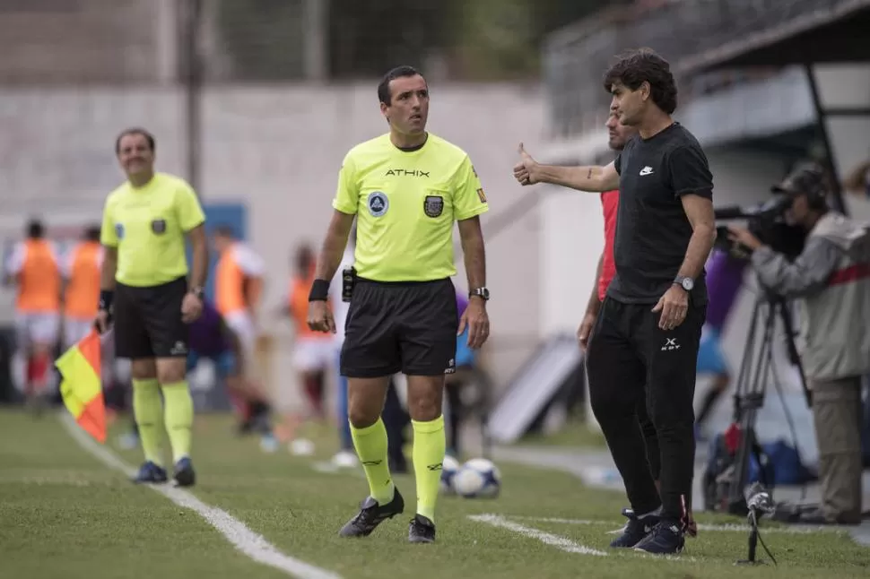 NO PUEDE FALLAR. “Estamos jugando finales y si alguno está mal tiene que entrar otro, como ante Almagro, aunque duela”, aseguró el entrenador Rubén Forestello. Matias Napoli Escalero (especial para la gaceta)