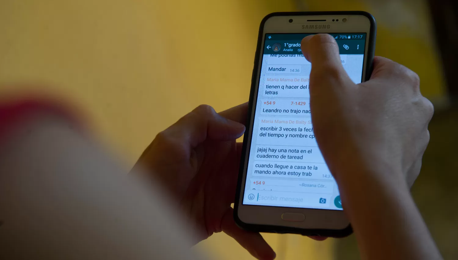 WHATSAPP. Las bromas por medio de esta aplicación son cada vez más frecuentes. LA GACETA/ DIEGO ARÁOZ