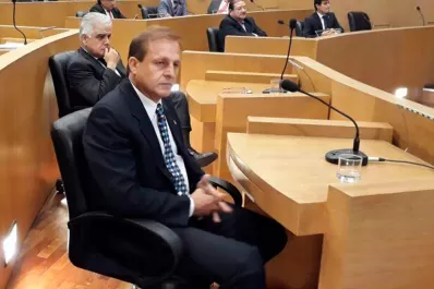 Cortalezzi propone suspender a Loza 14 días y donar su sueldo durante cuatro meses