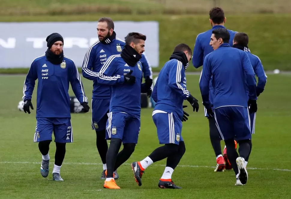 PUESTA PUNTO. Messi, Higuaín y Lanzini se perfilan para jugar desde el arranque en el partido de mañana contra Italia. reuters 