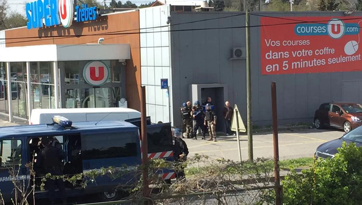 Los efectivos ingresaron al supermercado y abatieron al terrorista. REUTERS