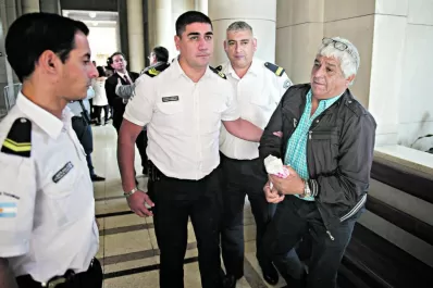 Fernández reconoció su firma