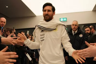 El ídolo de todos: Messi no jugó ante Italia pero fue el más esperado por los niños al llegar al estadio