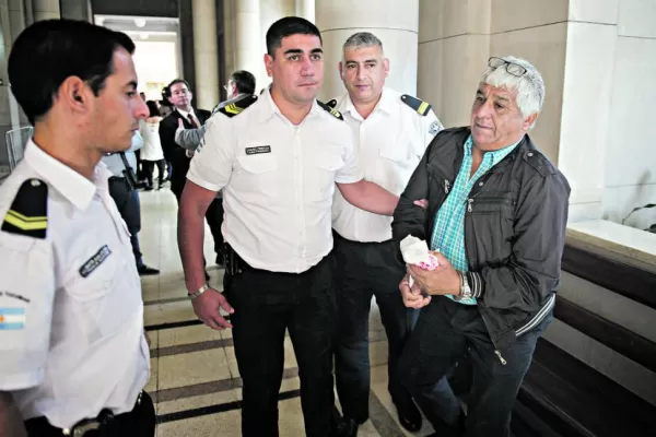 Fernández reconoció su firma