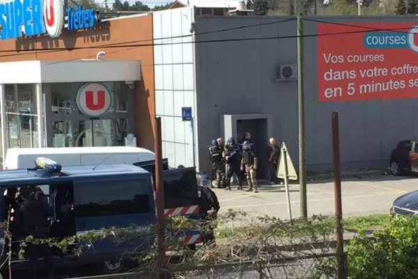 Abatieron a un terrorista que mató a tres personas durante una toma de rehenes en Francia