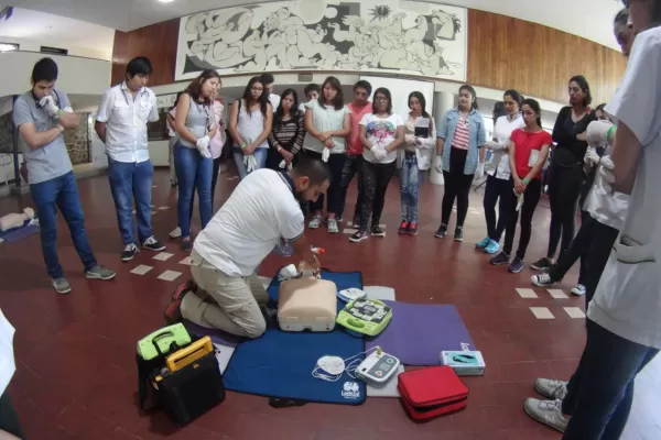 Estudiantes de Medicina de la UNT se capacitan en simulación clínica