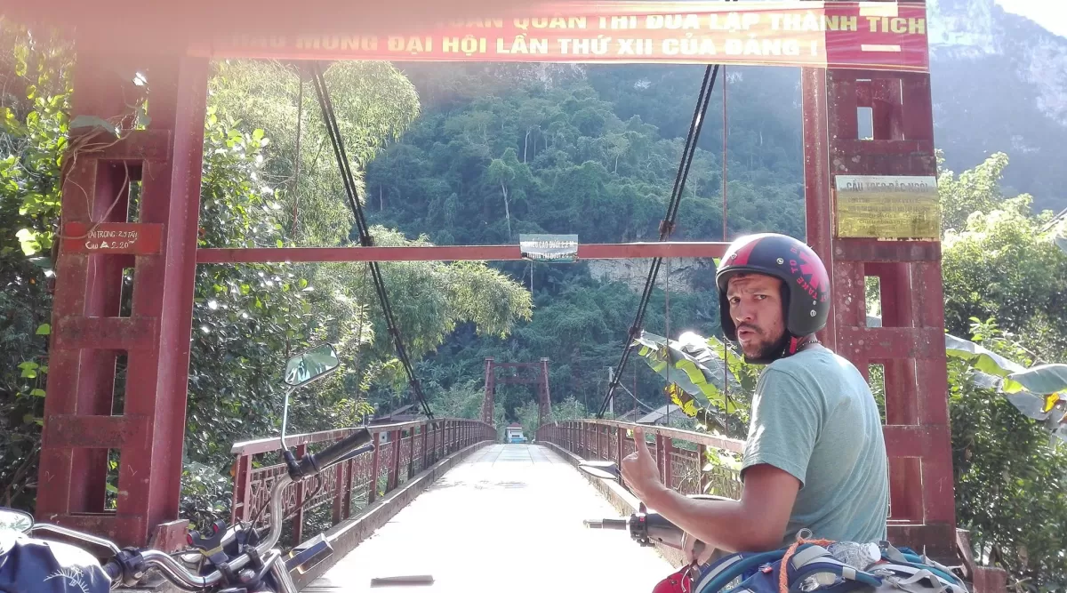 POR VIETNAM. César Baigorrí trabaja y visita lugares mientras viaja.  