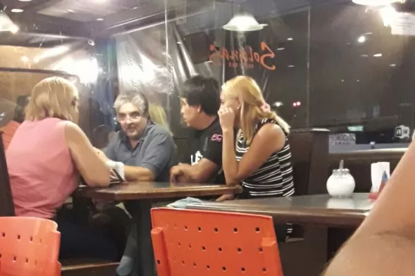 Filman a un agente del Ipvdu cuando intenta vender una casa