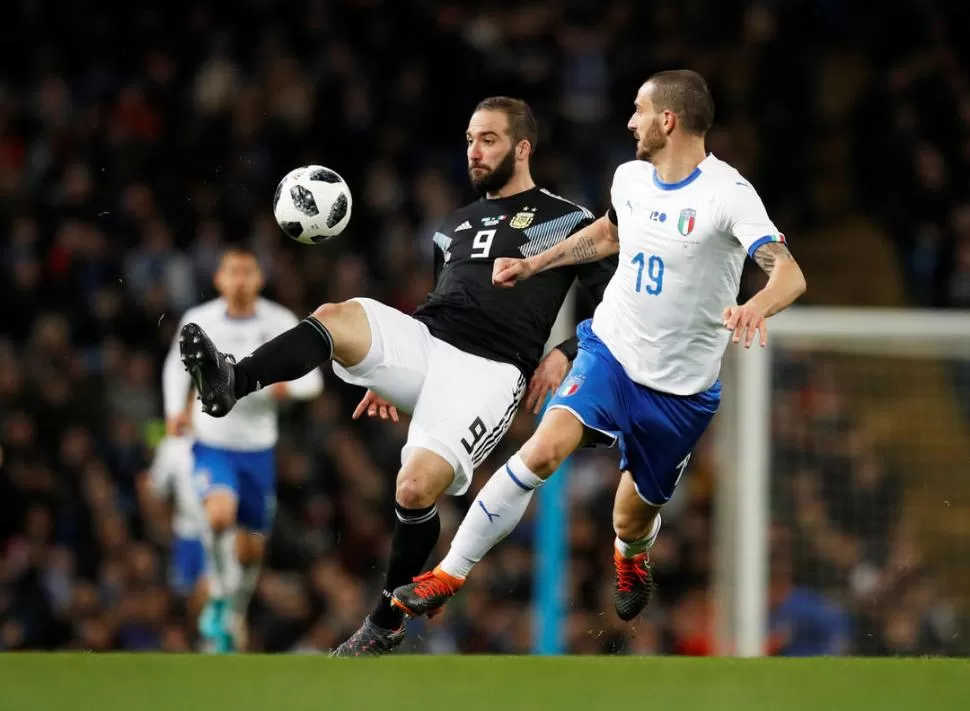 NO PUDO SER. Pese a no jugar un mal partido, Higuaín no pudo convertir. Reuters