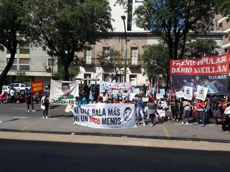 PROTESTA. Los familiares y agrupaciones marchan para pedir Justicia. 