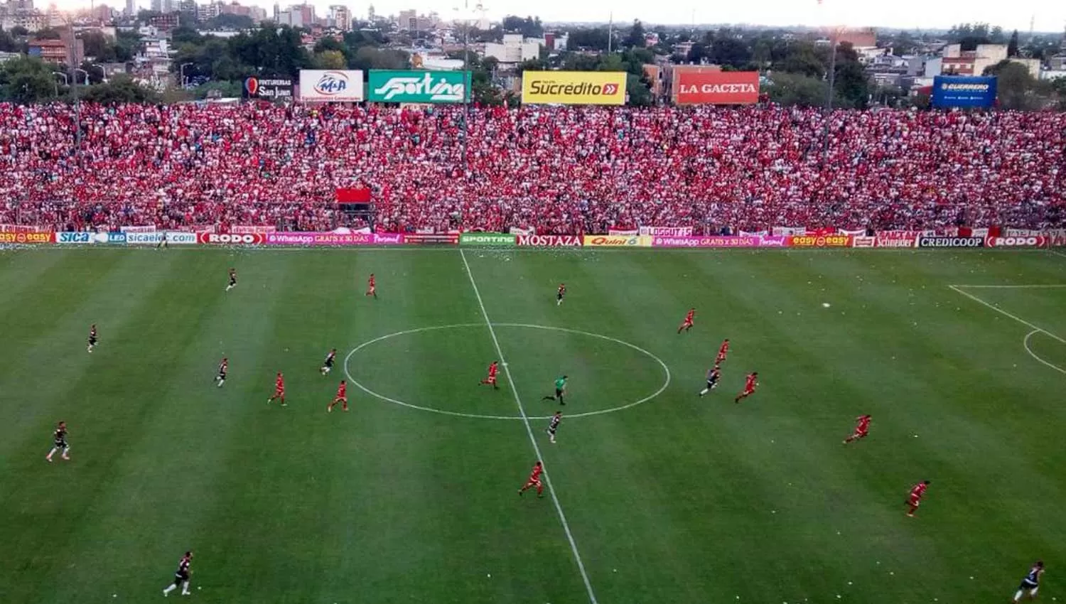 A ESTADIO LLENO. La Ciudadela se colmó de hinchas para ver a San Martín ante Instituto. (FOTO LA VOZ DEL FÚTBOL)