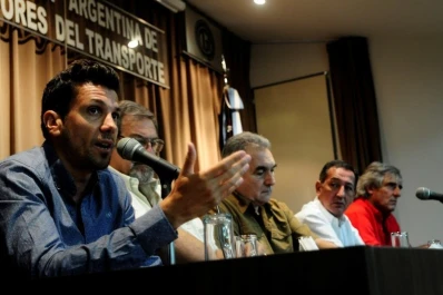 Los gremios del transporte se reunirán mañana en busca de una posición común para el rearmado de la CGT
