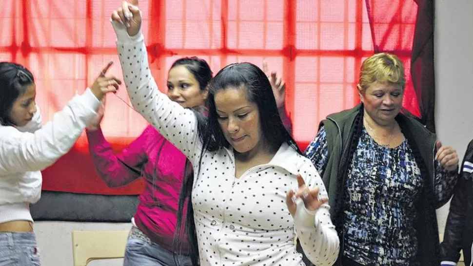 ÚLTIMO ESTRENO. En “Interiores”, Fito Pochat retrata la humanidad de las presas del penal de Magdalena. 