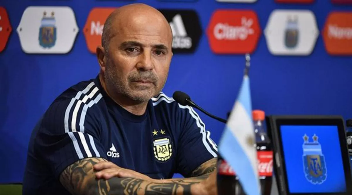 Sampaoli, entre las filtraciones de su libro y las críticas de un jugador