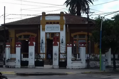 Conflicto en la UNT: cuestionan una vicedecana por promoverse a sí misma