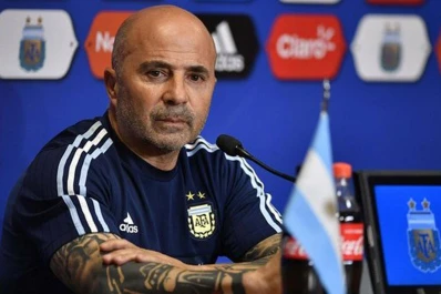 Sampaoli, entre las filtraciones de su libro y las críticas de un jugador