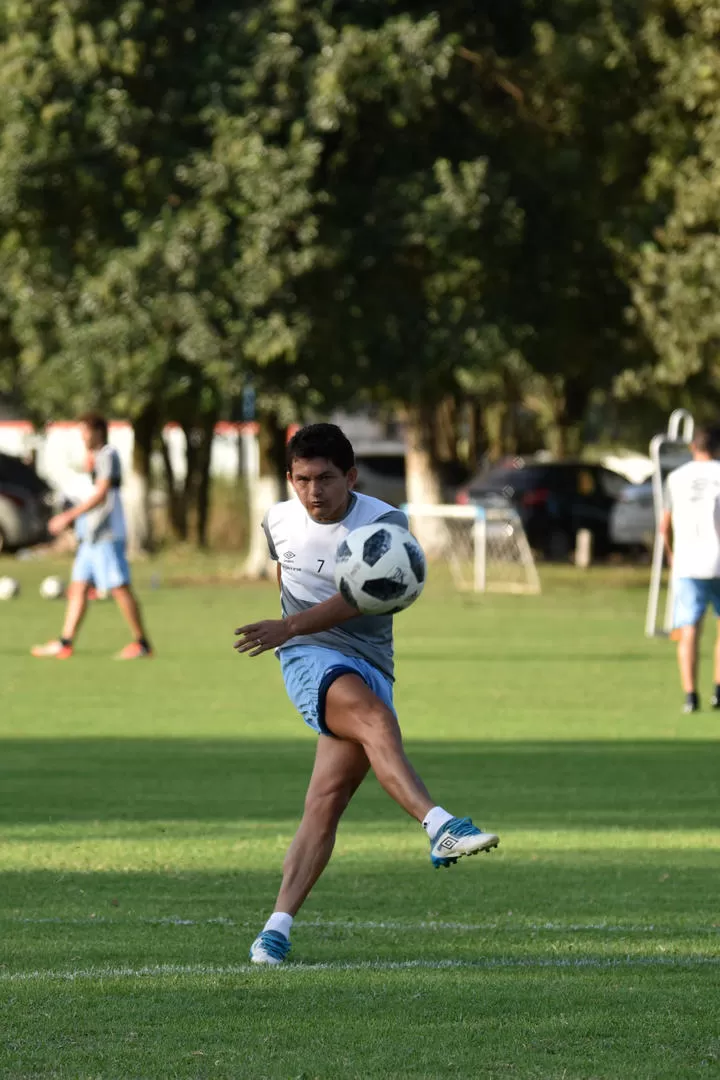 VUELTA AL TRABAJO. Tras el día libre, “Pulguita” y Atlético se entrenan hoy a las 9. la gaceta / foto de inés quinteros orio