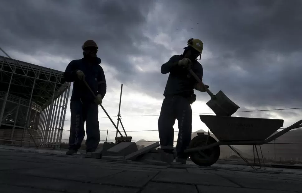 EN AUMENTO. Los puestos de trabajo en sectores como el campo y la construcción subieron durante 2017. archivo