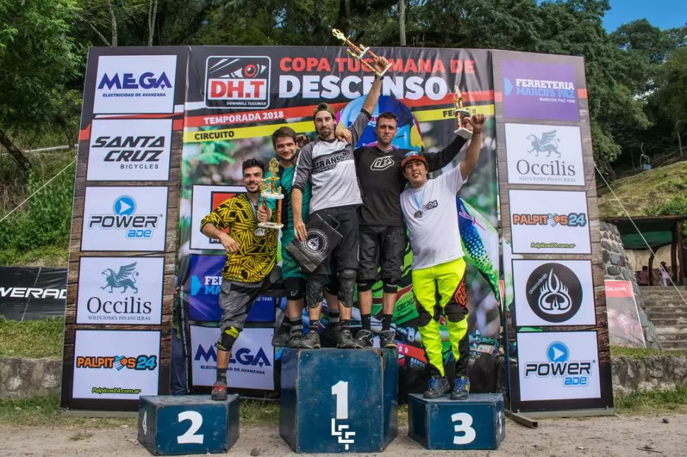 NO IMPORTA EL PUESTO. En la foto final, los mejores compartieron el podio. foto de Luciano Capdevilla