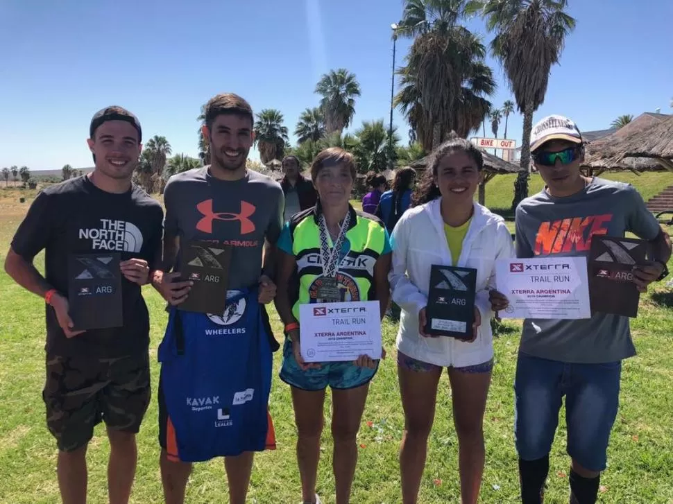  FELICES. Almeida, Wheeler, Escudero, Rodríguez y Chavarría con sus premios. gentileza de Jonathan Wheeler