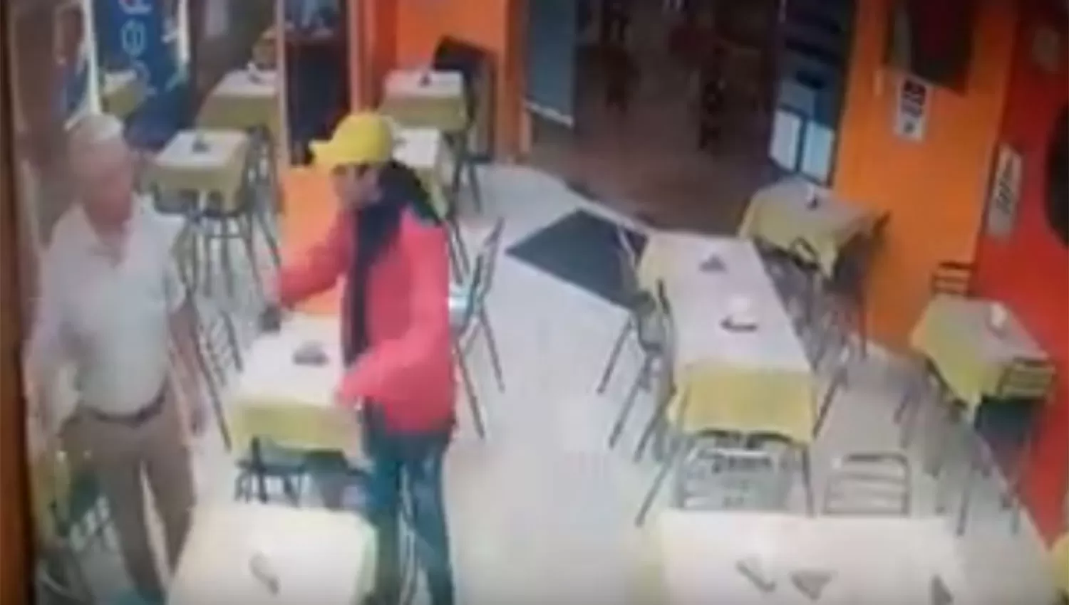 El encargado del local fue amenazado con armas de fuego. 