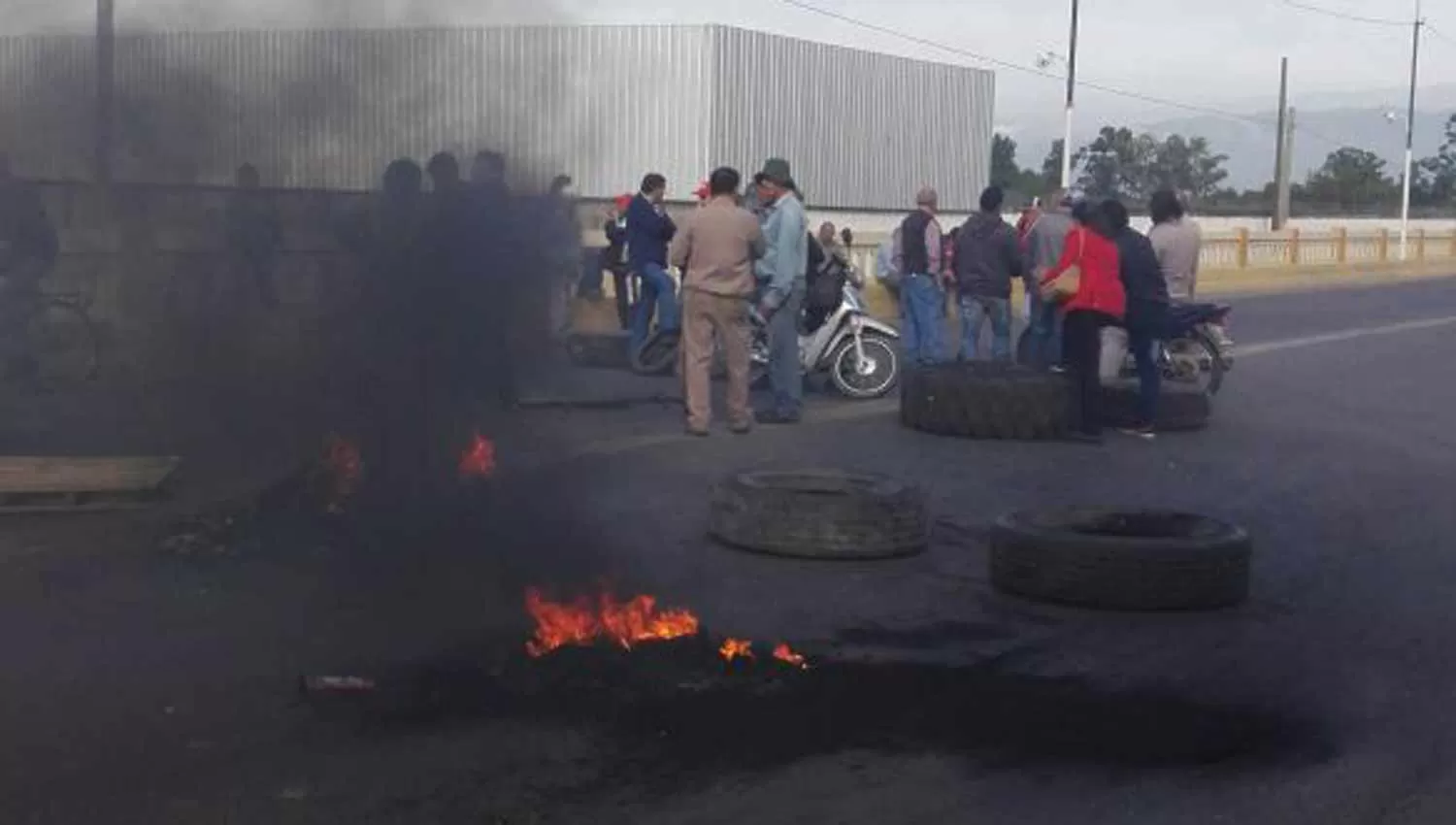 Corte en el puente Lucas Córdoba. FOTO ENVIADA POR UN LECTOR