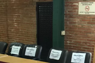 Volvieron a sesionar, con cuatro sillas vacías