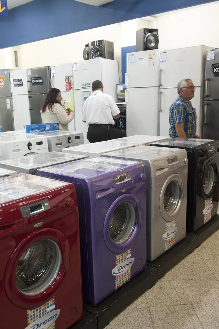 EN ALZA. Los artículos importados le ganaron a los de factura nacional. la gaceta / foto de DIEGO ARAOZ (archivo)